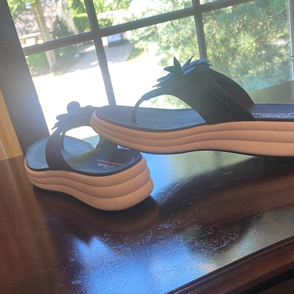 Clarks Cloudsteppers Dark Blue Floral Sandals - Picture 4 of 6